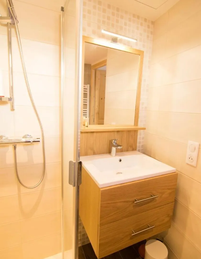 Chalet Azur - 2 Pieces 6 Personnes 3 Expose Sud Ouest Mae-3741 Valloire France
